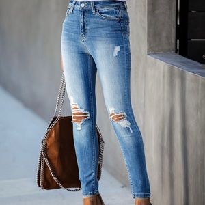 Distress skinny jeans high rise